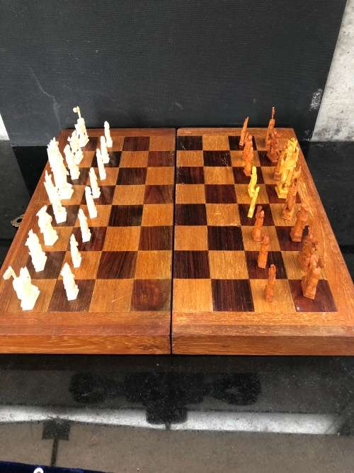 STUNNING VINTAGE FOLDING CHESS BOARD WITH A COMPLETE SET OF CHINESE CARVED PIECES ~CHECK DESCRIPTION