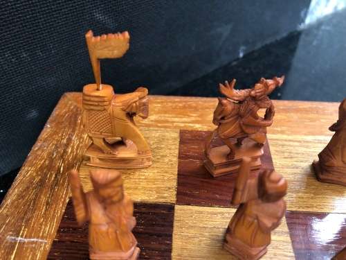 STUNNING VINTAGE FOLDING CHESS BOARD WITH A COMPLETE SET OF CHINESE CARVED PIECES ~CHECK DESCRIPTION