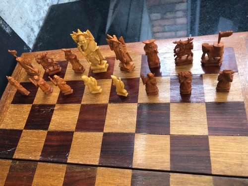STUNNING VINTAGE FOLDING CHESS BOARD WITH A COMPLETE SET OF CHINESE CARVED PIECES ~CHECK DESCRIPTION