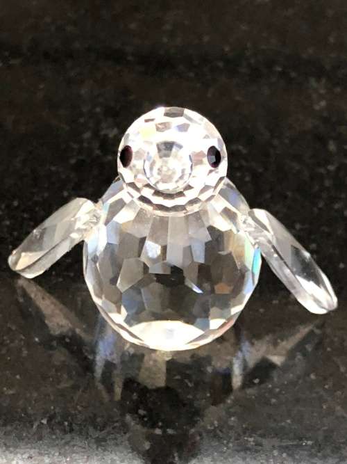 WOW !!! EXQUISITE GENUINE SWAROVSKI CRYSTAL MINI PENGUIN IN THE CONTAINER AND IN NEW CONDITION