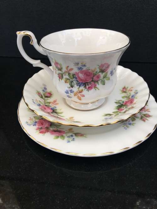 WOW !!! Stunning vintage Royal Albert "Moss Rose" TRIO  With Gold Trimmings, Like new.