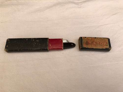 WOW !!! ANTIQUE THE MAB STRAIGHT CUT STROP RAZOR IN THE ORIGINAL BOX AND STILL SHARP