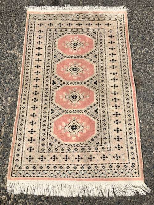 WOW !!! STUNNING MORI BOKHARA PURE WOOL HAND KNOTTED PERSIAN CARPET 1000 X 650mm