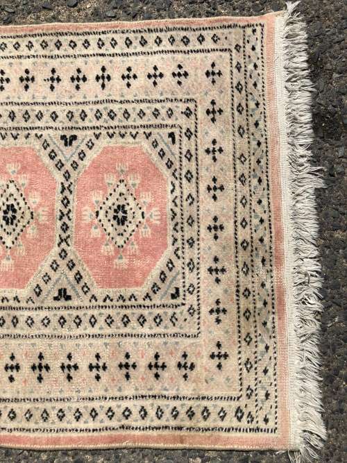 WOW !!! STUNNING MORI BOKHARA PURE WOOL HAND KNOTTED PERSIAN CARPET 1000 X 650mm