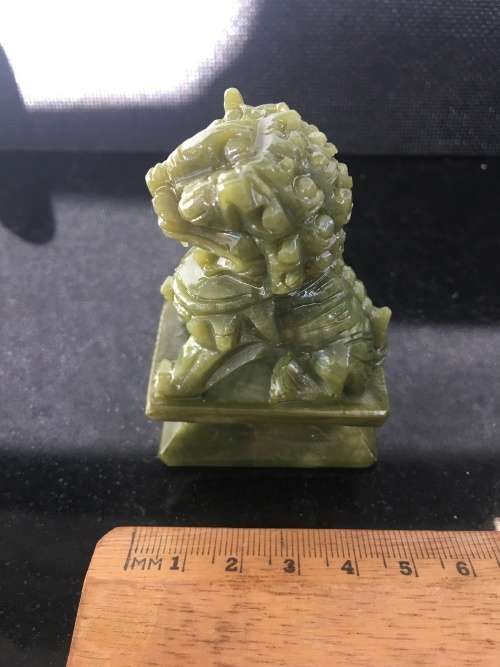 A Small Vintage Chinese Green Carved Foo Dog. 7 x 5 x 3 cm
