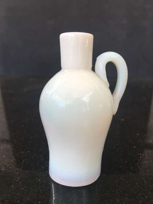 Beautiful Vintage Chinese miniature White Jade Vase. Perfect for printers tray. 8 x 4 cm