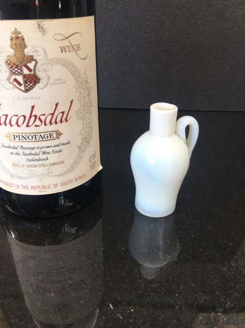 Beautiful Vintage Chinese miniature White Jade Vase. Perfect for printers tray. 8 x 4 cm