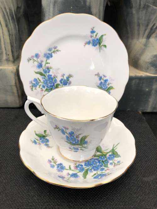 WOW !!! STUNNING VINTAGE ROYAL ALBERT "FORGET ME NOT" TRIO WITH GOLD TRIMMINGS , Like new.