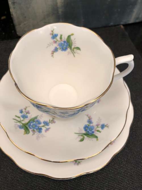 WOW !!! STUNNING VINTAGE ROYAL ALBERT "FORGET ME NOT" TRIO WITH GOLD TRIMMINGS , Like new.