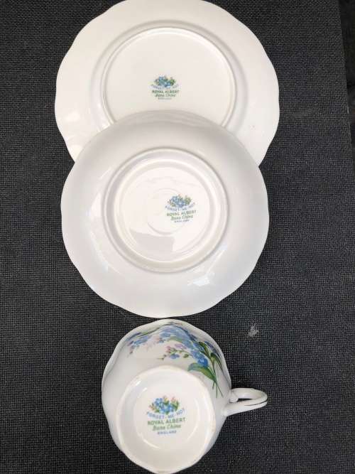 WOW !!! STUNNING VINTAGE ROYAL ALBERT "FORGET ME NOT" TRIO WITH GOLD TRIMMINGS , Like new.
