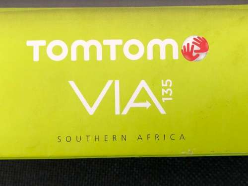 TomTom VIA 135 5 Inch GPS Sat Nav Full Lifetime Maps , bluetooth , hands free , speed traps