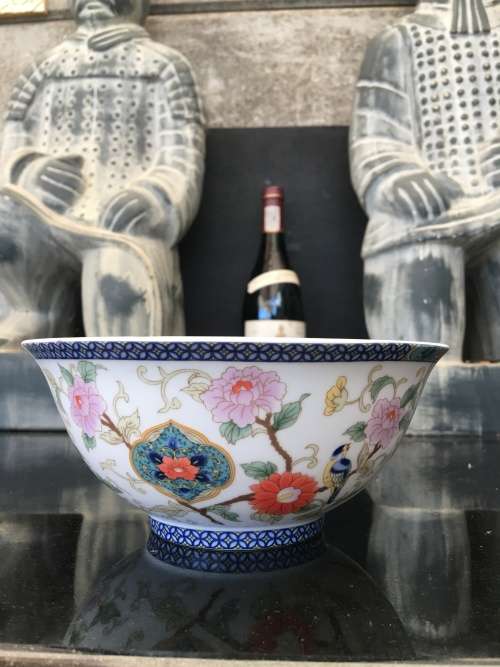 Beautiful "Trisa" Thomas' Kiln Super fine porcelain Made in China Peacock Mating Design Bowl.