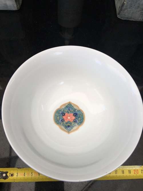 Beautiful "Trisa" Thomas' Kiln Super fine porcelain Made in China Peacock Mating Design Bowl.