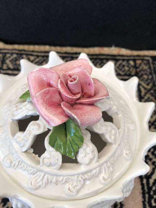 Beautiful Vintage Bassano Handarbeit Porcelain Potpourri Bowl & Rose Lid made in Italy