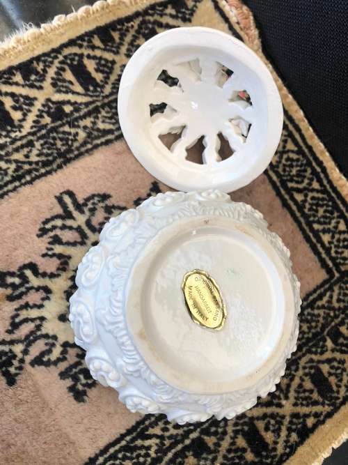 Beautiful Vintage Bassano Handarbeit Porcelain Potpourri Bowl & Rose Lid made in Italy