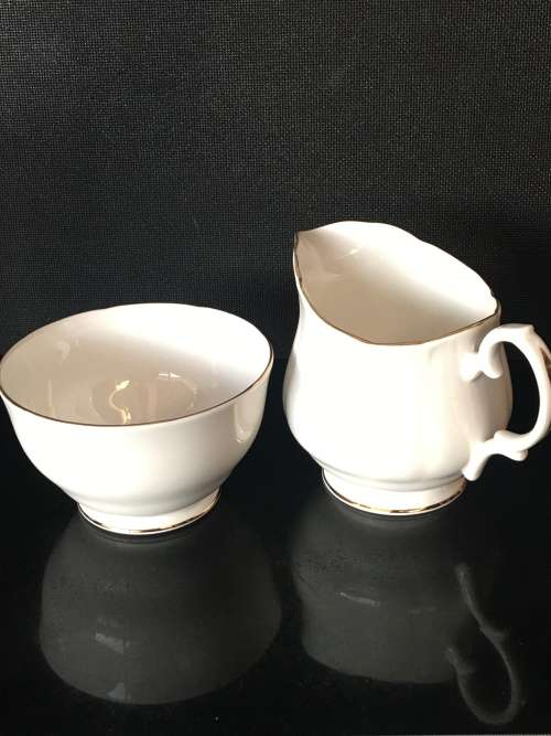 Beautiful White & Gold Gilt Vintage Duchess Fine Porcelain England 250g Sugar and Creamer