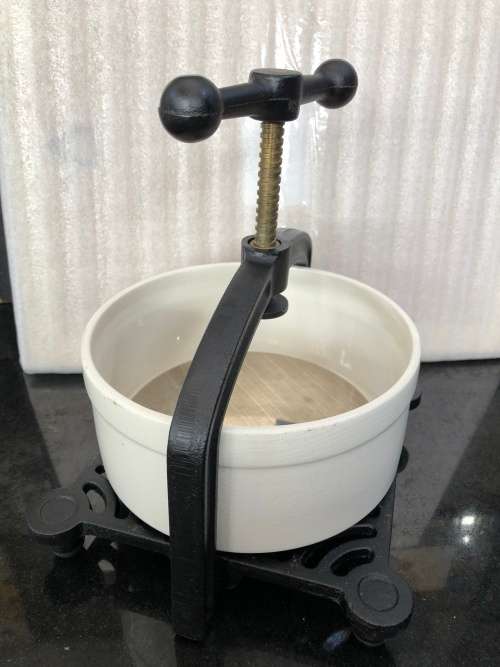 WOW !!! VINTAGE ROBERT WELCH VICTOR CAST WARE MEAT PRESS AND TRIVET BOXED 1960's
