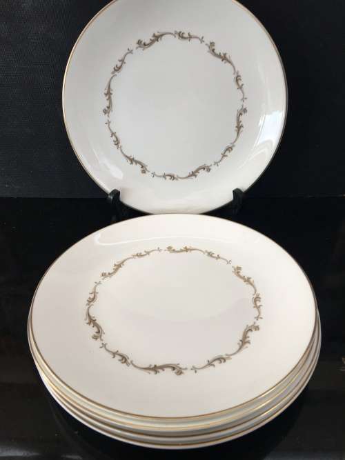 6 x Stunning Vintage and Rare Royal Doulton French Provincial  H.4945 Dinner Plates 23cm