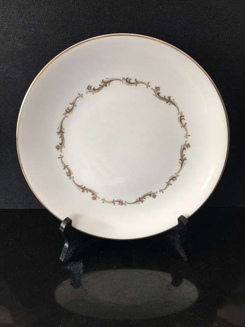 6 x Stunning Vintage and Rare Royal Doulton French Provincial  H.4945 Dinner Plates 23cm