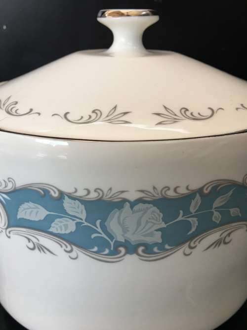 Stunning c1970s "Moonlight Rose" Tea Pot by Aynsley England-White Roses On Blue & Silver Scrolls