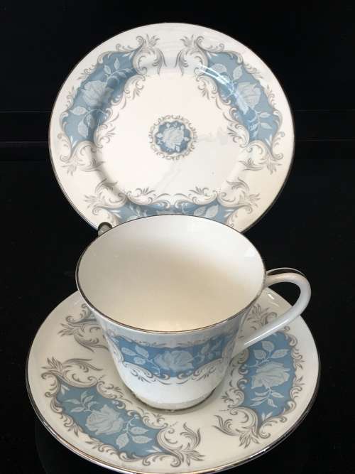Stunning c1970s "Moonlight Rose" Trio by Aynsley England-White Roses On Blue & Silver Scrolls