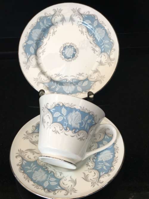 Stunning c1970s "Moonlight Rose" Trio by Aynsley England-White Roses On Blue & Silver Scrolls