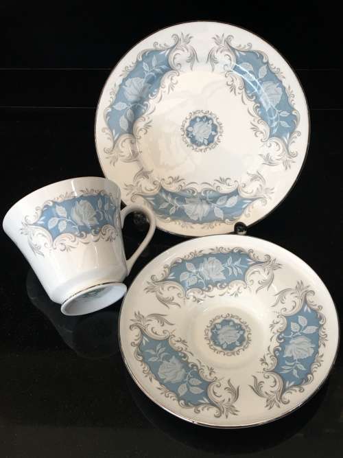 Stunning c1970s "Moonlight Rose" Trio by Aynsley England-White Roses On Blue & Silver Scrolls