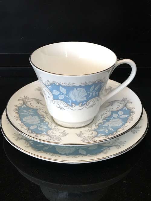 Stunning c1970s "Moonlight Rose" Trio by Aynsley England-White Roses On Blue & Silver Scrolls