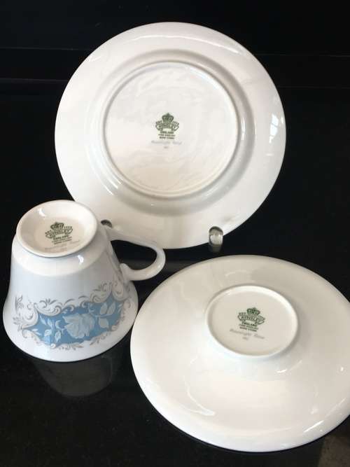 Stunning c1970s "Moonlight Rose" Trio by Aynsley England-White Roses On Blue & Silver Scrolls