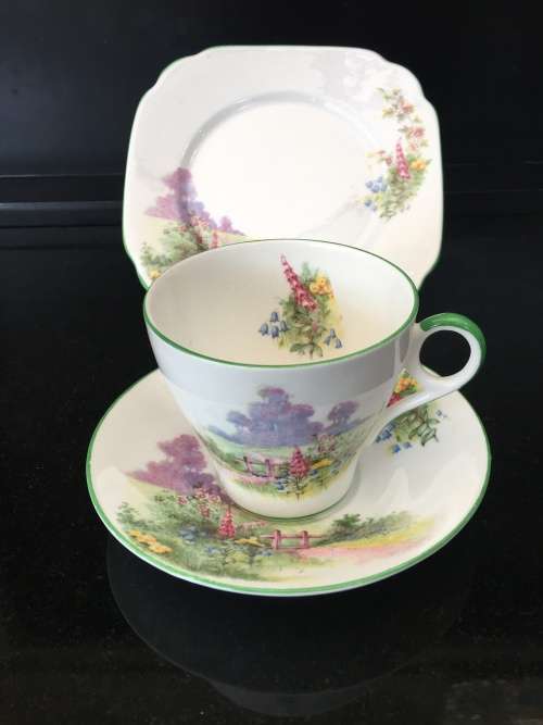 Wow!!! Ultra Rare c1940s "MEADOWSIDE" Fine Bone Bell China Tea cup & Saucer & scalloped side plate