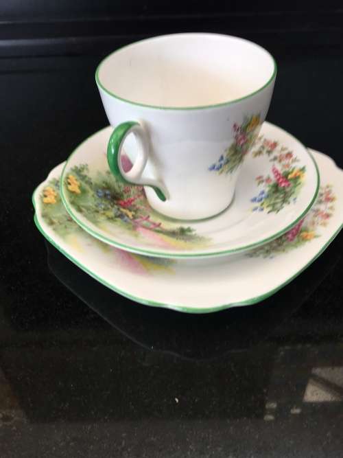 Wow!!! Ultra Rare c1940s "MEADOWSIDE" Fine Bone Bell China Tea cup & Saucer & scalloped side plate