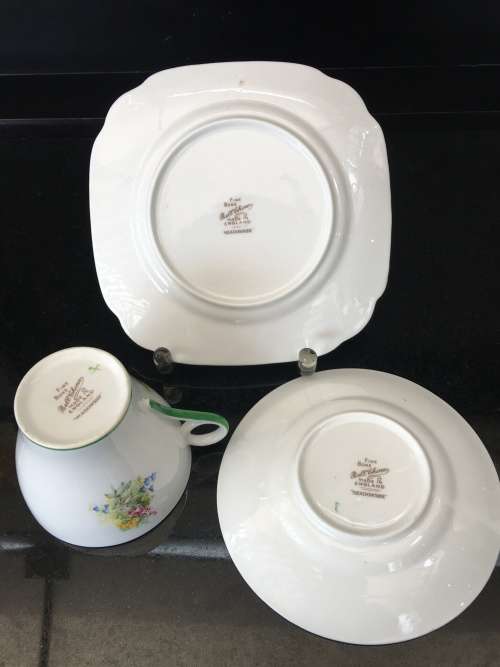 Wow!!! Ultra Rare c1940s "MEADOWSIDE" Fine Bone Bell China Tea cup & Saucer & scalloped side plate