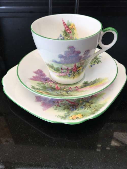 Wow!!! Ultra Rare c1940s "MEADOWSIDE" Fine Bone Bell China Tea cup & Saucer & scalloped side plate