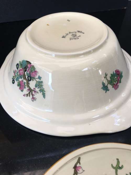 Beautiful c1931 Woods Ivory Ware, Porcelain Tureen hand painted (chinese style) Marked