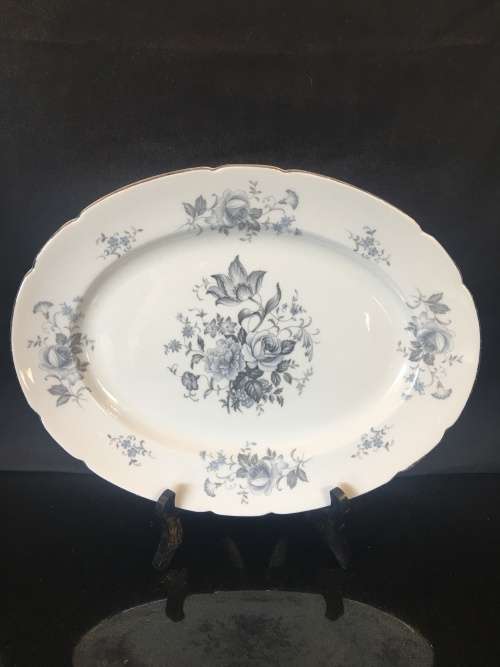 Absolutely Beautiful Royal Standard Fine Bone China England  Large Oval Scalloped Platter