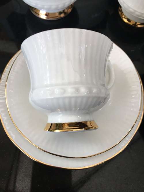 Vintage Elizabethan "CHARMAINE"  White,Fluted-Ribbed-Scalloped-Gold Trim Tea Set 23 Piece. Mint Cond