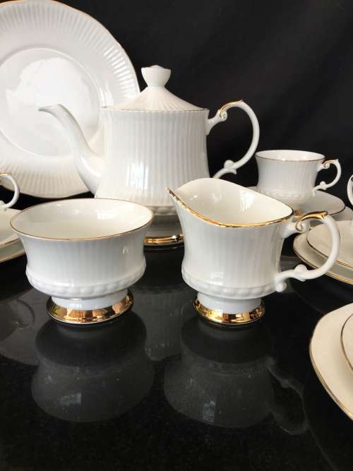 Vintage Elizabethan "CHARMAINE"  White,Fluted-Ribbed-Scalloped-Gold Trim Tea Set 23 Piece. Mint Cond