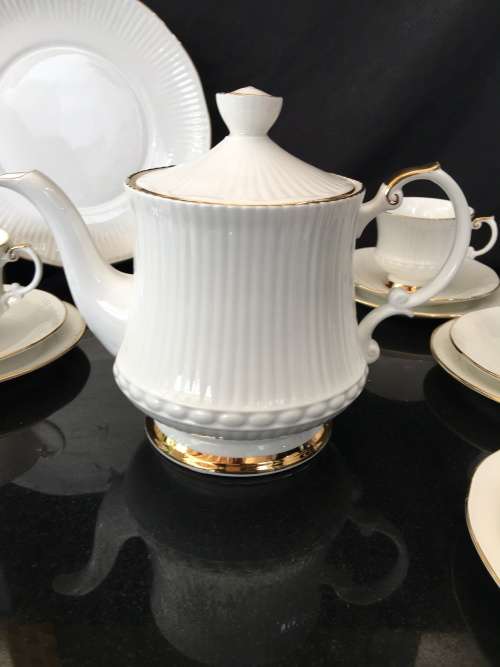 Vintage Elizabethan "CHARMAINE"  White,Fluted-Ribbed-Scalloped-Gold Trim Tea Set 23 Piece. Mint Cond