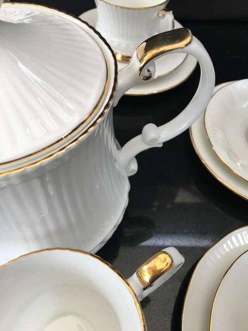 Vintage Elizabethan "CHARMAINE"  White,Fluted-Ribbed-Scalloped-Gold Trim Tea Set 23 Piece. Mint Cond