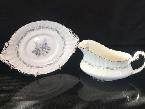 Stunning Vintage Paragon "Morning Rose" By Appointment to Her Majesty The Queen. Gravy Dish & Tray
