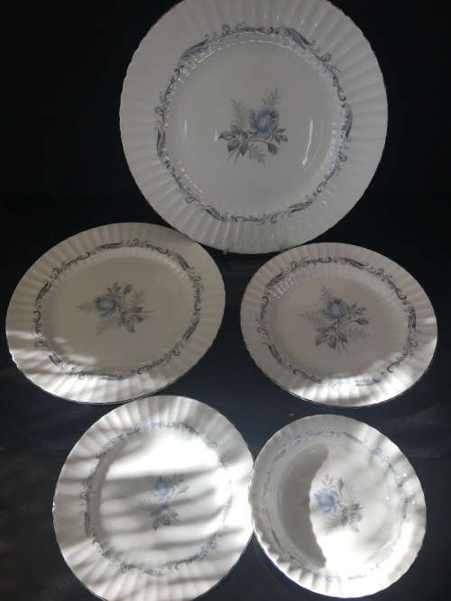 Stunning Vintage Paragon "Morning Rose" By Appointment to Her Majesty The Queen. 5 Piece Setting