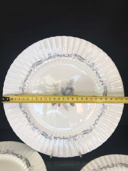 Stunning Vintage Paragon "Morning Rose" By Appointment to Her Majesty The Queen. 5 Piece Setting