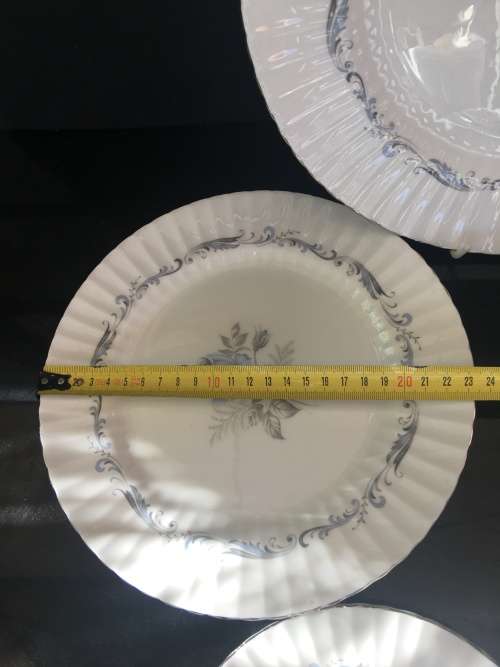 Stunning Vintage Paragon "Morning Rose" By Appointment to Her Majesty The Queen. 5 Piece Setting