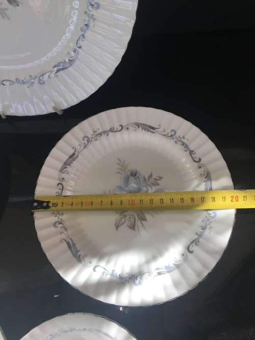 Stunning Vintage Paragon "Morning Rose" By Appointment to Her Majesty The Queen. 5 Piece Setting