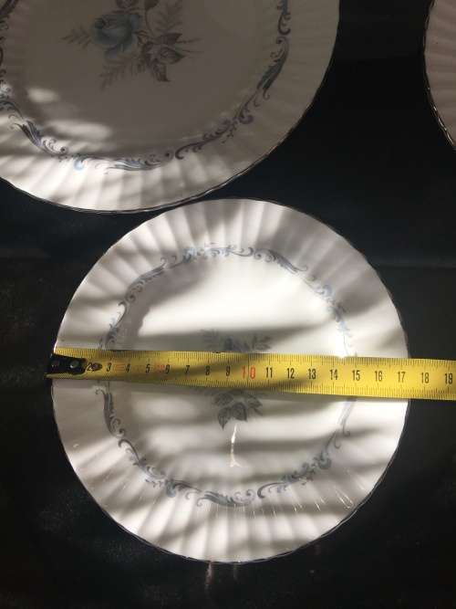 Stunning Vintage Paragon "Morning Rose" By Appointment to Her Majesty The Queen. 5 Piece Setting