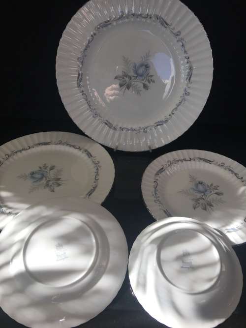 Stunning Vintage Paragon "Morning Rose" By Appointment to Her Majesty The Queen. 5 Piece Setting