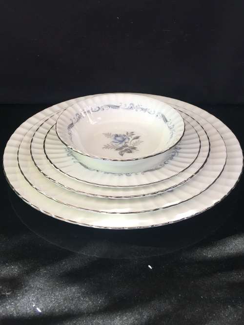 Stunning Vintage Paragon "Morning Rose" By Appointment to Her Majesty The Queen. 5 Piece Setting