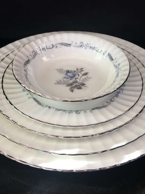 Stunning Vintage Paragon "Morning Rose" By Appointment to Her Majesty The Queen. 5 Piece Setting