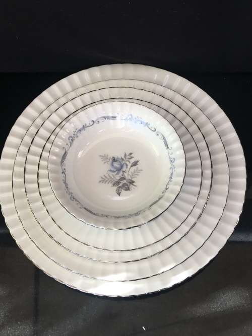 Stunning Vintage Paragon "Morning Rose" By Appointment to Her Majesty The Queen. 5 Piece Setting