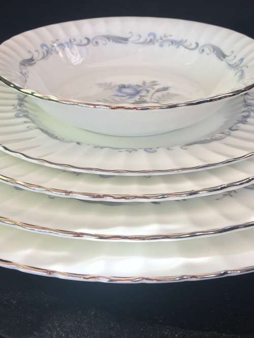 Stunning Vintage Paragon "Morning Rose" By Appointment to Her Majesty The Queen. 5 Piece Setting
